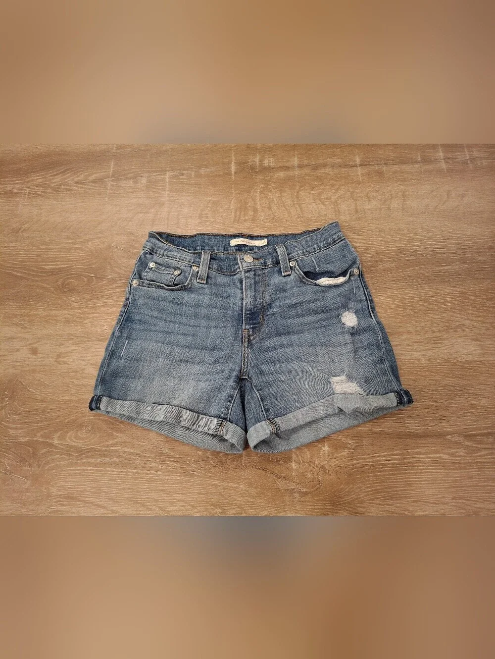 Levi’s Mid-Length Women’s Denim Shorts Size 26 Medium Wash Blue